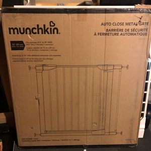 Munchkin Child Pressure-fit Baby Gate 29.5”x35”NIB